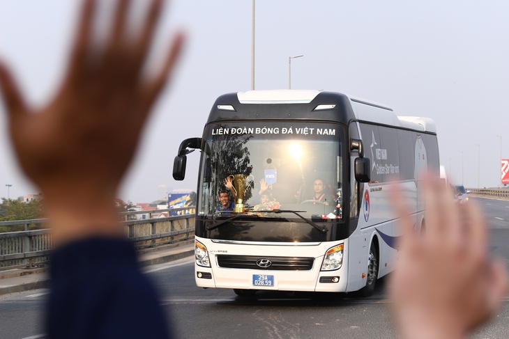 Đảm bảo an toàn hành trình mang Cúp về Thủ đô của Đội tuyển bóng đá Việt Nam - Ảnh 3. Đảm bảo an toàn hành trình mang Cúp về Thủ đô của Đội tuyển bóng đá Việt Nam - Ảnh 3.