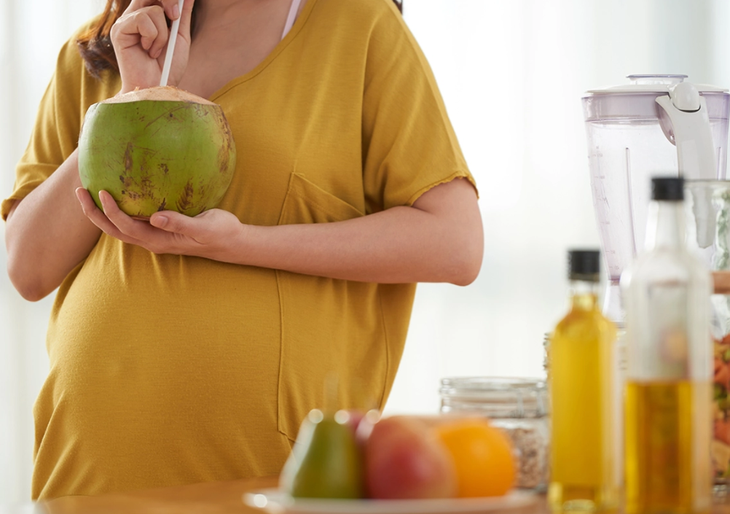 Phụ nữ mang thai có nên uống nước dừa?- Ảnh 1.