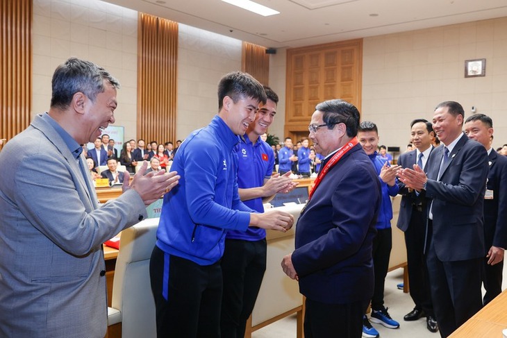 Thủ tướng cảm ơn các cầu thủ Đội tuyển Việt Nam vì 'một chiến thắng ngọt ngào'- Ảnh 2. Thủ tướng cảm ơn các cầu thủ Đội tuyển Việt Nam vì 'một chiến thắng ngọt ngào'- Ảnh 2.
