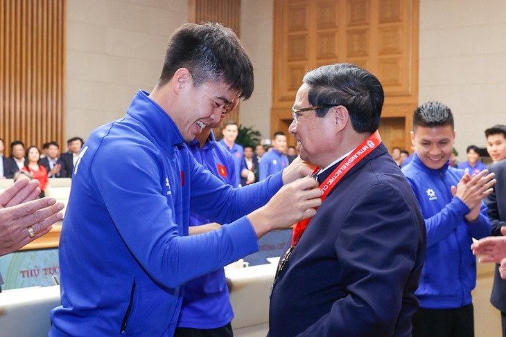 Thủ tướng cảm ơn các cầu thủ Đội tuyển Việt Nam vì 'một chiến thắng ngọt ngào'- Ảnh 3. Thủ tướng cảm ơn các cầu thủ Đội tuyển Việt Nam vì 'một chiến thắng ngọt ngào'- Ảnh 3.
