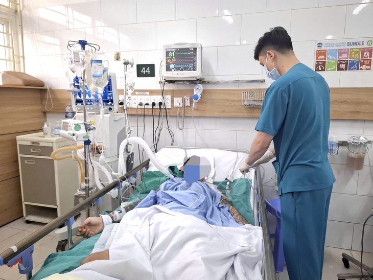 Lọc máu liên tục vẫn khó cứu sống nam thanh niên ngộ độc rượu- Ảnh 1.