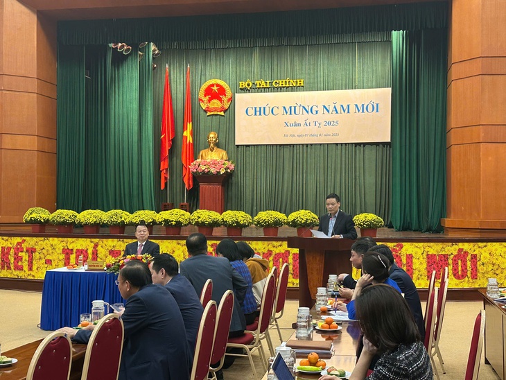 Từ 2025, 'siết chặt' thuế từ livestream bán hàng của người nổi tiếng- Ảnh 1.