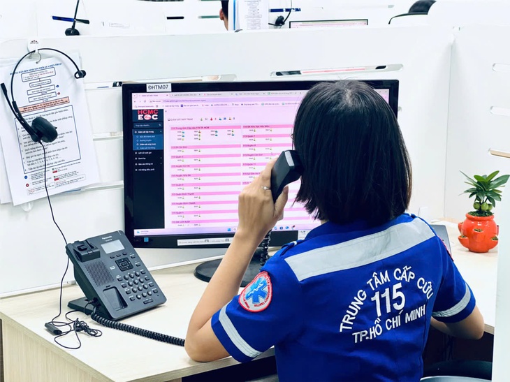 Được hướng dẫn sơ cứu qua điện thoại, cụ ông thoát chết- Ảnh 1. Được hướng dẫn sơ cứu qua điện thoại, cụ ông thoát chết- Ảnh 1.