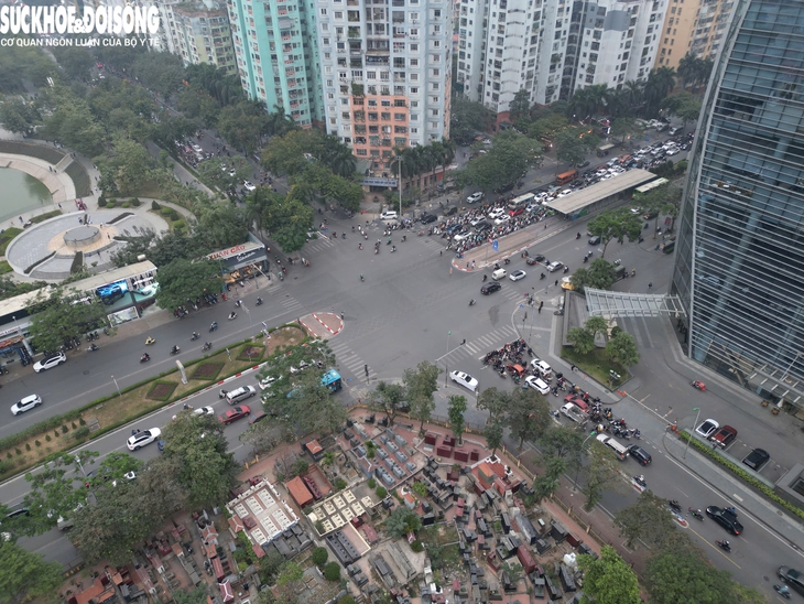 Hiện trạng nút giao Hoàng Minh Giám - Nguyễn Tuân vừa được đề xuất xây cầu vượt- Ảnh 1. Hiện trạng nút giao Hoàng Minh Giám - Nguyễn Tuân vừa được đề xuất xây cầu vượt- Ảnh 1.