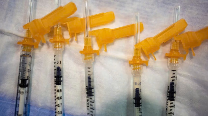 FDA cảnh báo vaccine ngừa RSV của GSK và Pfizer có nguy cơ gây liệt hiếm gặp- Ảnh 1. FDA cảnh báo vaccine ngừa RSV của GSK và Pfizer có nguy cơ gây liệt hiếm gặp- Ảnh 1.