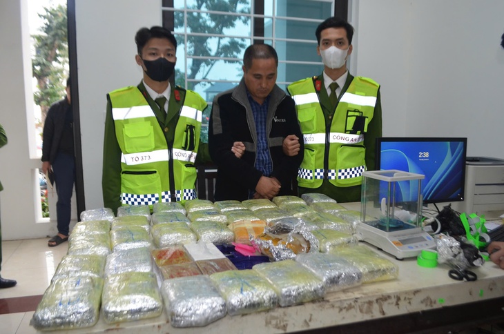 Công an Nghệ An thông tin vụ bắt Chủ tịch xã cùng 35kg ma túy, 4 bánh heroin- Ảnh 1. Công an Nghệ An thông tin vụ bắt Chủ tịch xã cùng 35kg ma túy, 4 bánh heroin- Ảnh 1.