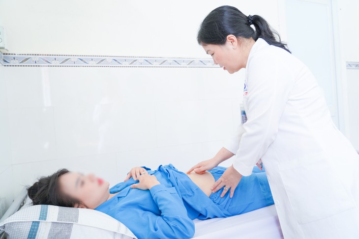 Bóc u xơ tử cung khổng lồ, bảo tồn được tử cung cho nữ bệnh nhân 32 tuổi- Ảnh 1.