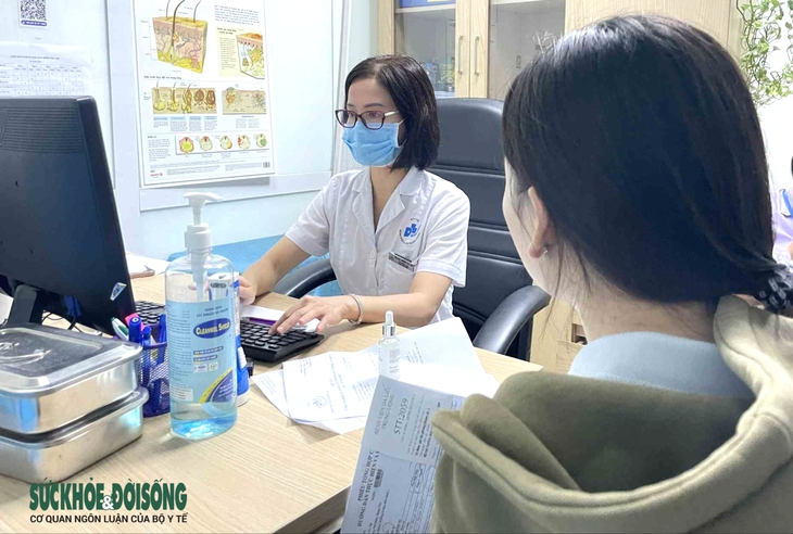 Hà Nội mưa lớn ngập sâu, bệnh da liễu rình rập- Ảnh 2.