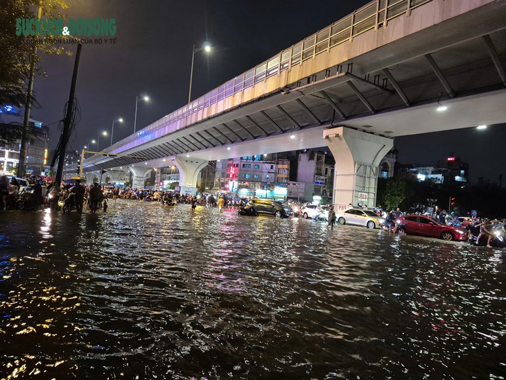 Hà Nội mưa lớn ngập sâu, bệnh da liễu rình rập- Ảnh 5.