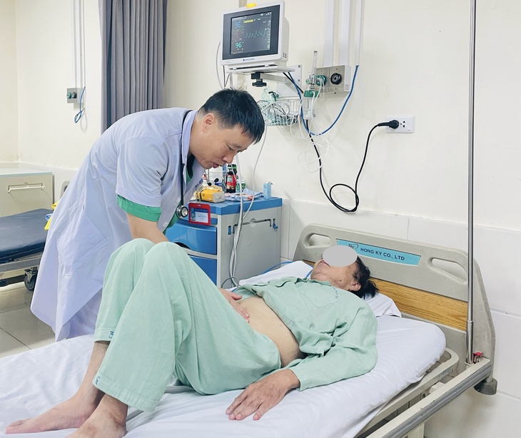 Cứu sống bệnh nhân vỡ động mạch chủ bụng bằng Stent graft- Ảnh 2.