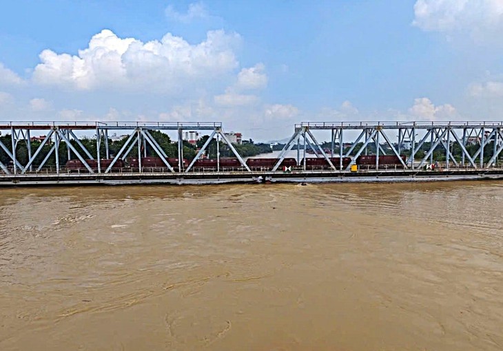 Nước lũ cuốn trôi nền đường sắt Hà Nội - Thái Nguyên, đơn vị quản lý lên tiếng- Ảnh 3.