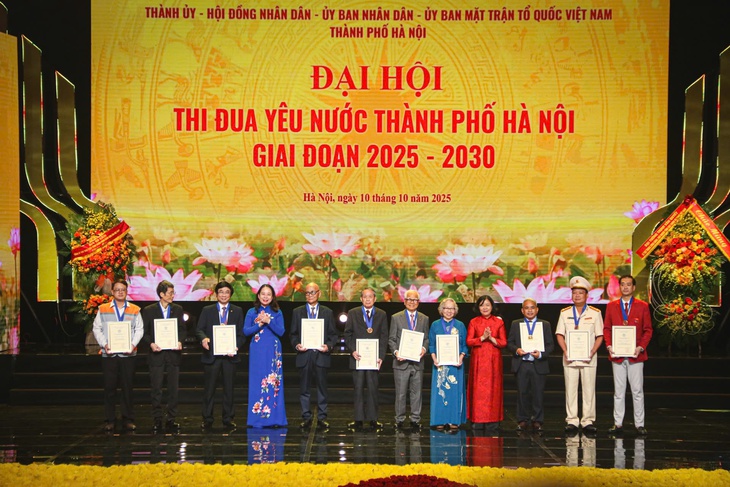 PGS.TS Nguyễn Kim Nữ Hiếu được vinh danh 'Công dân Thủ đô ưu tú' năm 2025- Ảnh 1.