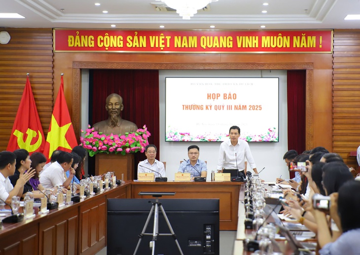 Xử lý phim ngắn "tổng tài", "tiểu tam" trên các nền tảng mạng xã hội như thế nào?- Ảnh 1.