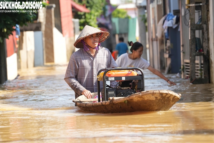 Cận cảnh hàng trăm hộ dân xã ven Hà Nội bị ngập sâu- Ảnh 9.