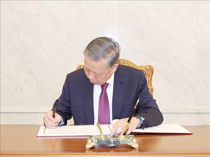 Tổng Bí thư Tô Lâm đặt hoa tưởng nhớ Chủ tịch Kim Nhật Thành, Tổng Bí thư Kim Jong-il- Ảnh 6.