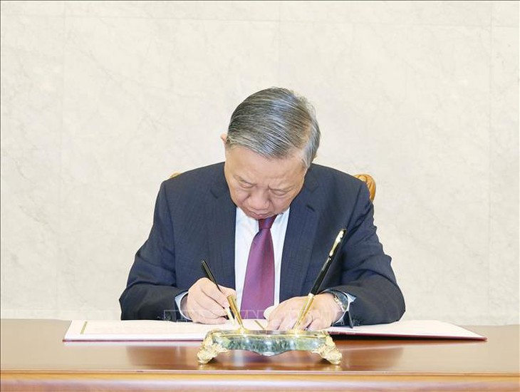 Tổng Bí thư Tô Lâm đặt hoa tưởng nhớ Chủ tịch Kim Nhật Thành, Tổng Bí thư Kim Jong-il- Ảnh 7.