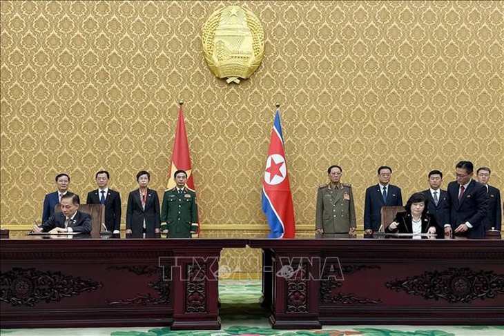 Lễ ký kết các văn kiện hợp tác song phương Việt Nam – Triều Tiên- Ảnh 1. Lễ ký kết các văn kiện hợp tác song phương Việt Nam – Triều Tiên- Ảnh 1.