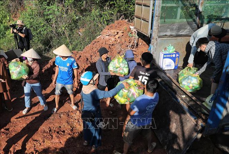 Bắc Ninh: Dồn sức cứu trợ những người dân bị ngập lụt, chia cắt, cô lập trong nước lũ- Ảnh 3.