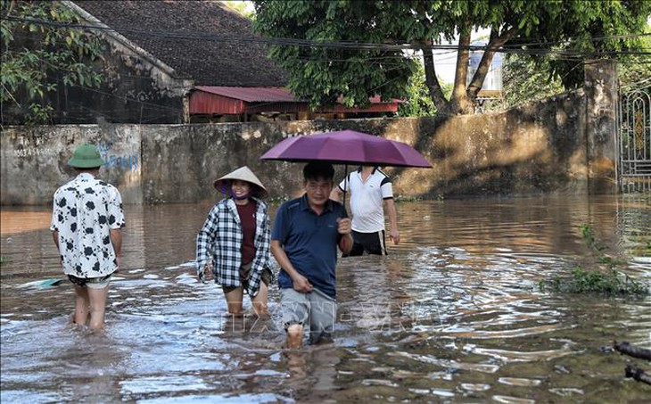 Bắc Ninh: Dồn sức cứu trợ những người dân bị ngập lụt, chia cắt, cô lập trong nước lũ- Ảnh 2.