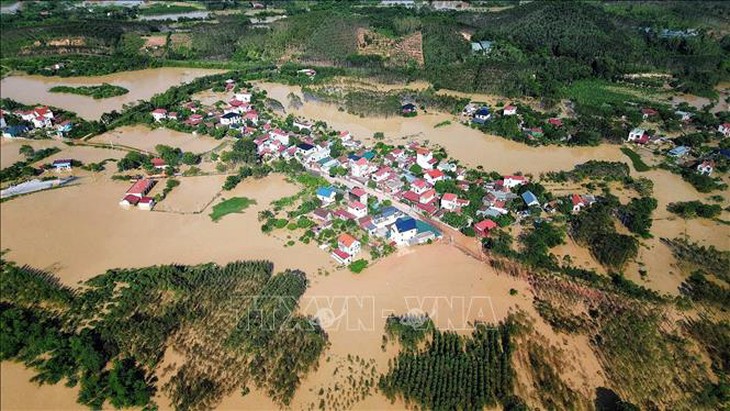 Bắc Ninh: Dồn sức cứu trợ những người dân bị ngập lụt, chia cắt, cô lập trong nước lũ- Ảnh 1.