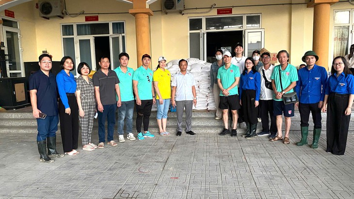 Những tấm lòng nghệ sĩ tiếp sức cho vùng lũ Thái Nguyên- Ảnh 1.