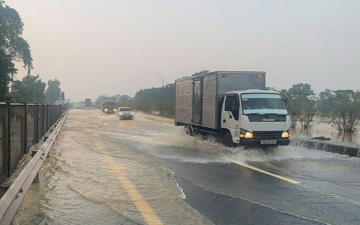 Hàng loạt cao tốc cấm xe lớn đi làn 1, giảm tốc độ: Người dân lưu ý khi lưu thông- Ảnh 1.