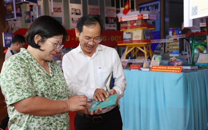 Triển lãm công nghệ và báo chí - xuất bản chào mừng Đại hội Đảng bộ TPHCM lần thứ I