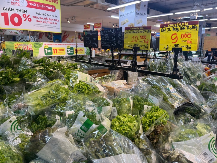 Sau mưa bão, giá rau xanh ở chợ dân sinh Hà Nội lại leo thang
- Ảnh 4.