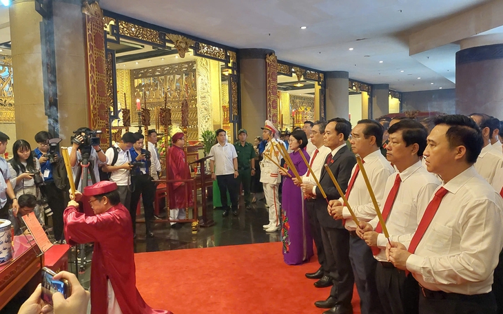 Đoàn đại biểu TPHCM thăm và giao lưu với Bộ Tư lệnh Vùng 2 Hải quân: 'Ngày đêm bám biển, bảo vệ bình yên cho Tổ quốc'- Ảnh 3.