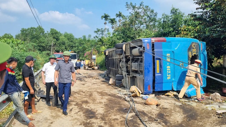 Công an Lào Cai thông tin về vụ tai nạn giao thông xe giường nằm tuyến Nghĩa Lộ - Mỹ Đình khiến 3 người tử vong, nhiều người bị thương - Ảnh 1.