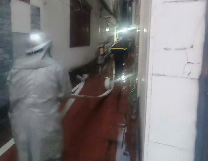 Cháy nhà dân trong ngõ, 3 người may mắn thoát nạn- Ảnh 2.