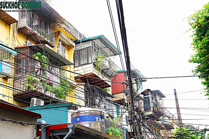 Lộ rõ bất cập sau loạt vụ cháy trong ngõ nhỏ, hẻm sâu ở Hà Nội- Ảnh 5. Lộ rõ bất cập sau loạt vụ cháy trong ngõ nhỏ, hẻm sâu ở Hà Nội- Ảnh 5.