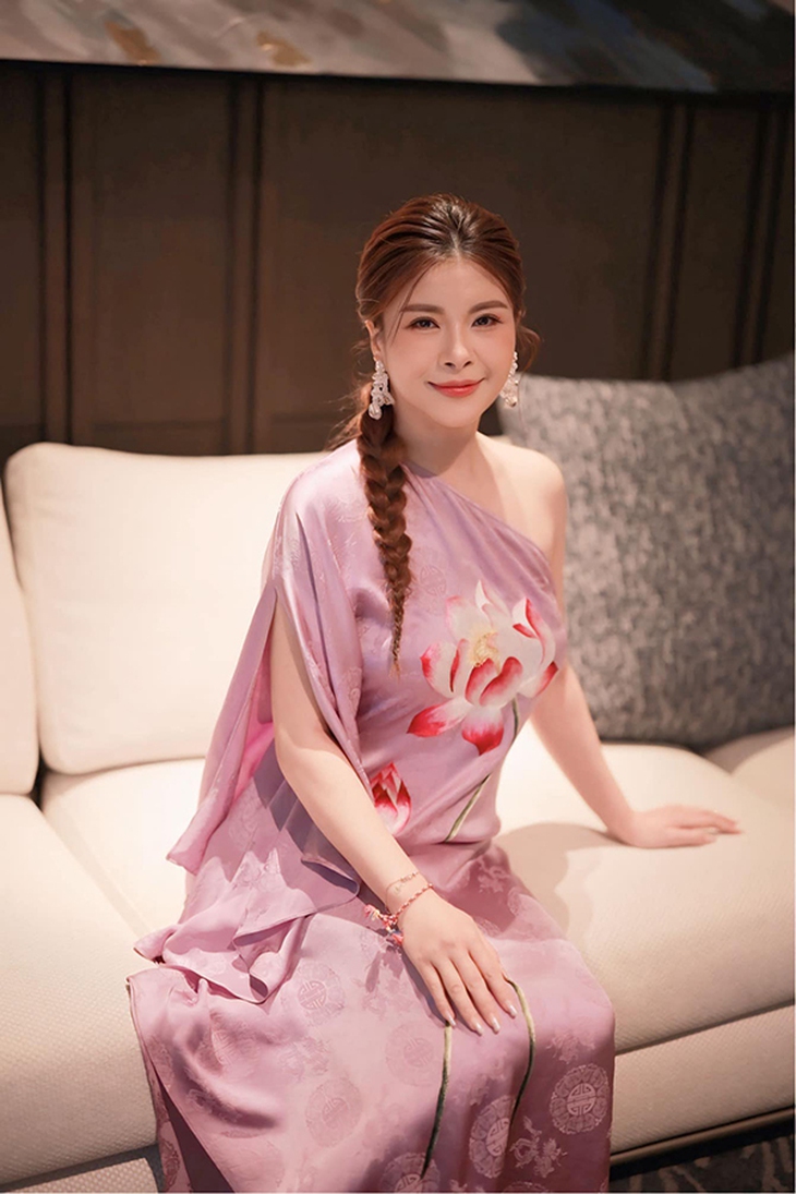 Kim Oanh 'Sóng ở đáy sông' bất ngờ thông báo rời Ban Văn nghệ VTV ở tuổi U50- Ảnh 1. Kim Oanh 'Sóng ở đáy sông' bất ngờ thông báo rời Ban Văn nghệ VTV ở tuổi U50- Ảnh 1.