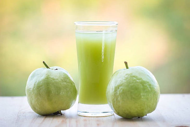 Uống nước ép ổi mỗi ngày có giúp da căng bóng, chống lão hóa?- Ảnh 1.