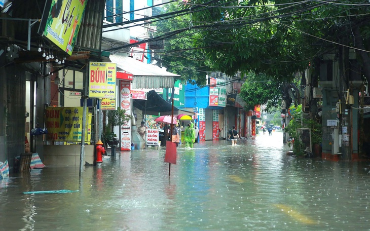 Hà Nội mưa dông kéo dài đến khi nào?