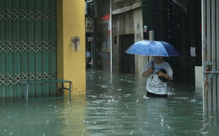 Huế ứng phó mưa lớn kéo dài, hồ chứa thủy điện tăng lưu lượng điều tiết - Ảnh 3.