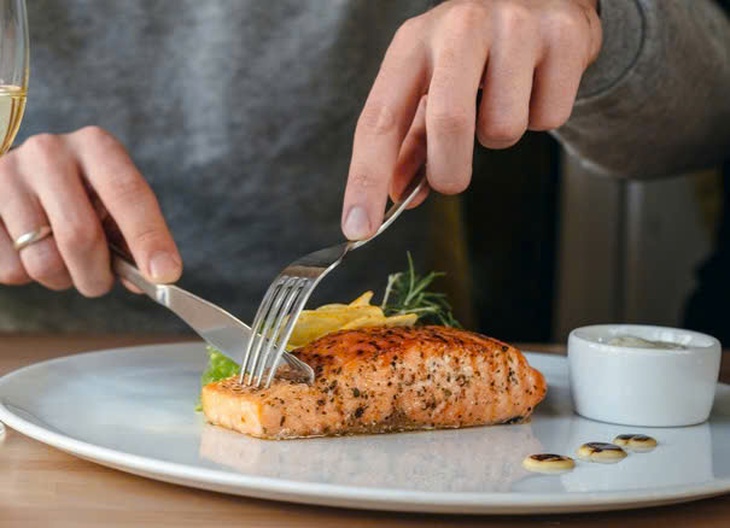 Thời điểm ăn cá hồi tốt nhất để tăng lợi ích của omega-3- Ảnh 3. Thời điểm ăn cá hồi tốt nhất để tăng lợi ích của omega-3- Ảnh 3.