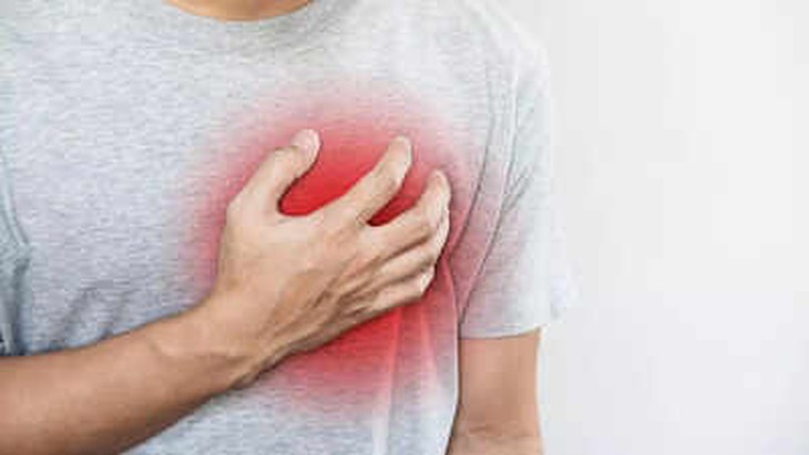 Cách sống sót sau cơn đau tim một mình: Các bước cần thiết phải thực hiện ngay lập tức