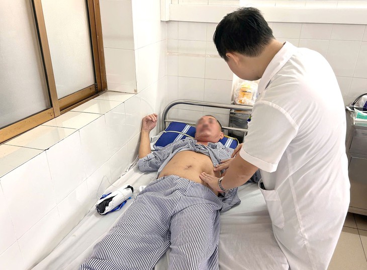 Người đàn ông được bác sĩ phát hiện mắc cùng lúc 2 bệnh ung thư- Ảnh 1.