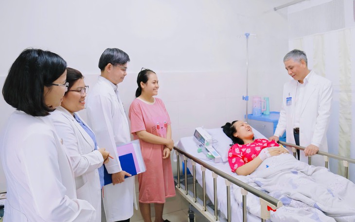 Cứu sống thai nhi 29 tuần tuổi nhờ thông tim ngay trong bụng mẹ
