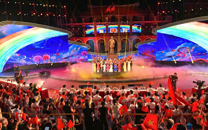 Chương trình nghệ thuật đặc biệt "Dưới ánh sáng quang vinh" chào mừng thành công Đại hội Đảng bộ TPHCM