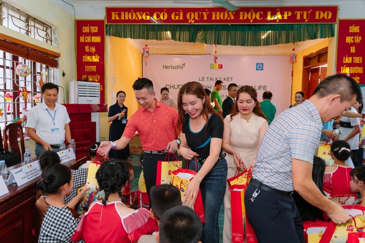 Herbalife Việt Nam tiếp tục triển khai chương trình Casa Herbalife giai đoạn 2025-2026 hỗ trợ bữa ăn dinh dưỡng hằng ngày cho hơn 3.000 người có hoàn cảnh khó khăn- Ảnh 2.