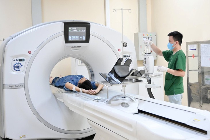 Dự thảo Báo cáo chính trị trình Đại hội XIV: Xây dựng hệ thống y tế công bằng, chất lượng, hiệu quả, bền vững- Ảnh 1.