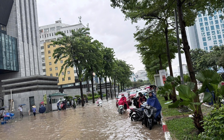Áp thấp nhiệt đới đã mạnh lên thành bão, tiến vào Biển Đông- Ảnh 3.