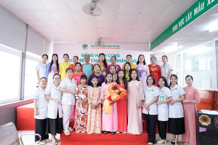 Một ngày đặc biệt của những người phụ nữ gắn đời mình với máy chạy thận- Ảnh 1.