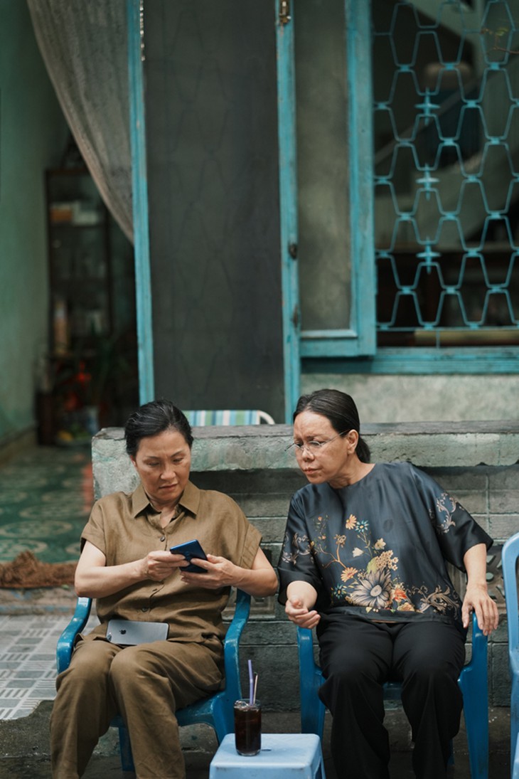 Hồng Đào kết đôi cùng Việt Hương như 'yêu nhau' ở đời thực- Ảnh 1.