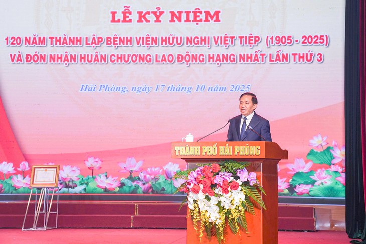 Bệnh viện Hữu nghị Việt Tiệp đón nhận Huân chương Lao động hạng Nhất lần thứ ba- Ảnh 1.