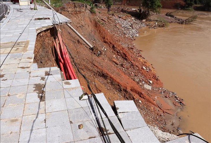 Sạt lở nghiêm trọng trên Quốc lộ 2 (Tuyên Quang)- Ảnh 4.