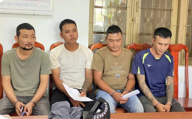 Bắt 4 đối tượng hành hung một tài xế để giành khách