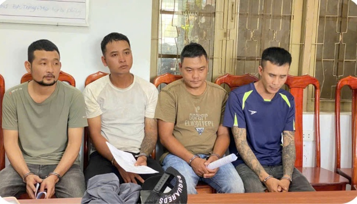 Bắt 4 đối tượng hành hung một tài xế để giành khách- Ảnh 1.